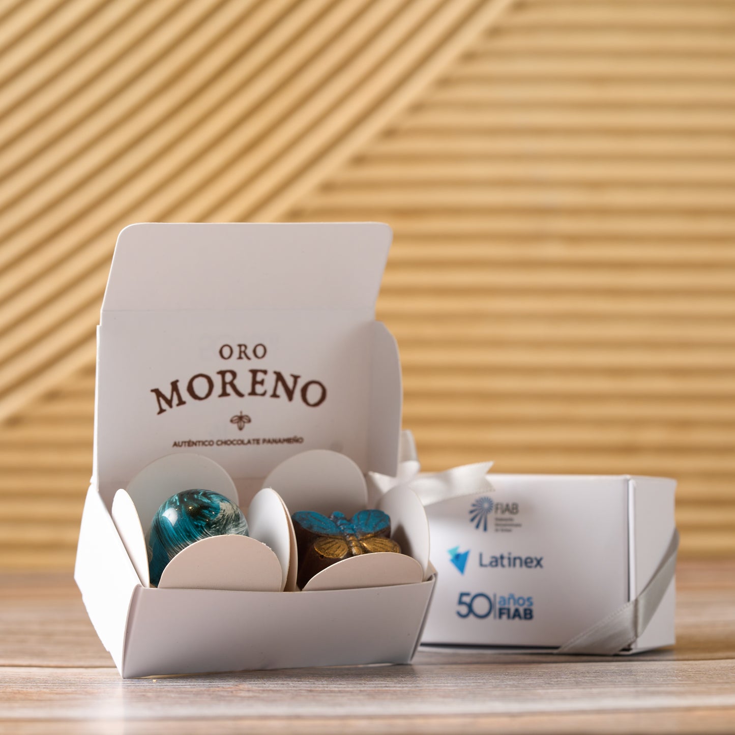 CAJA DE BOMBONES PERSONALIZADA + LAZO