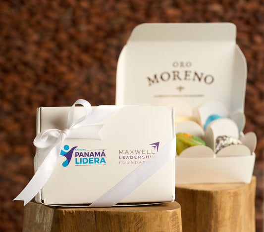 CAJA DE BOMBONES PERSONALIZADOS + LAZO