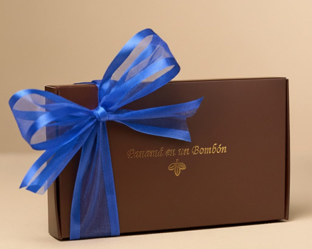 CAJAS CON CINTA AZUL