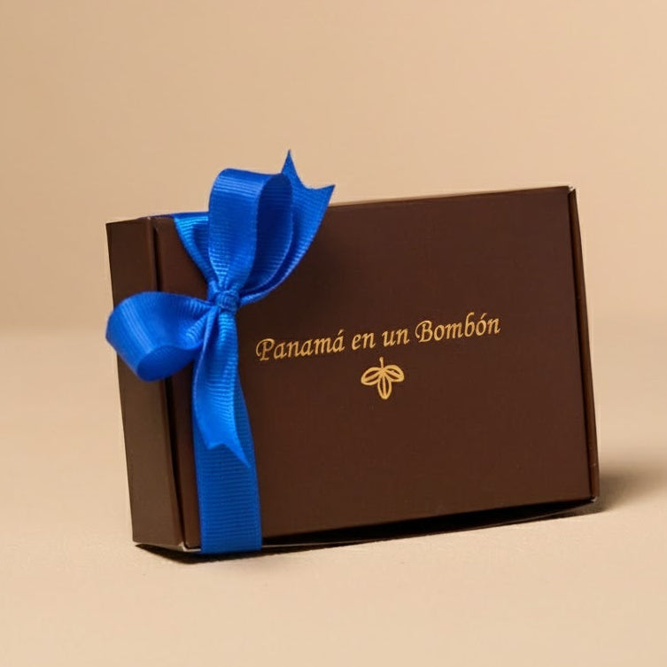 CAJAS CON CINTA AZUL