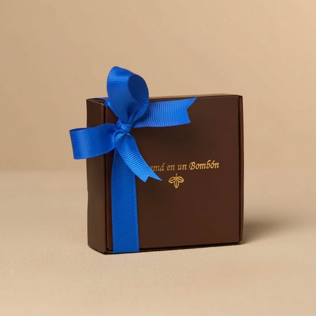 CAJAS CON CINTA AZUL